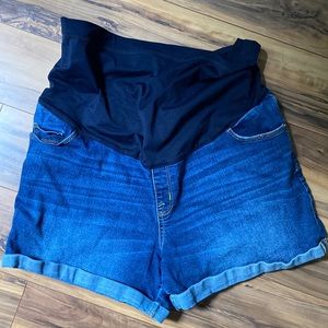 Maternity shorts